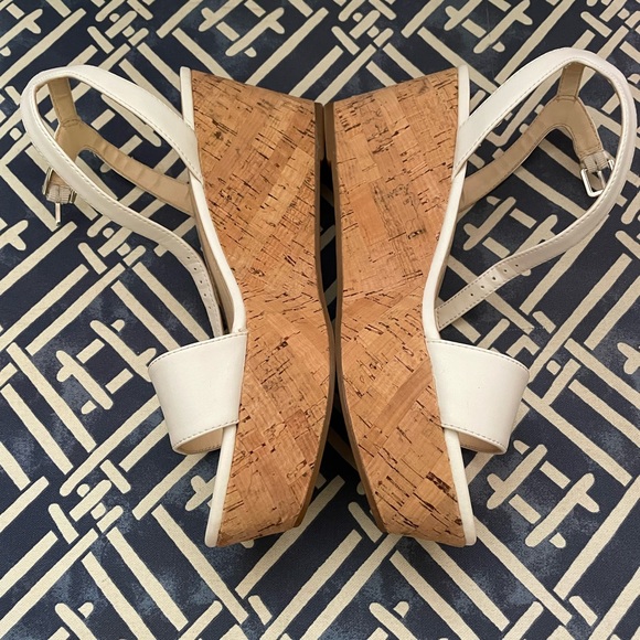 Nine West white wedge sandal - Picture 3 of 4